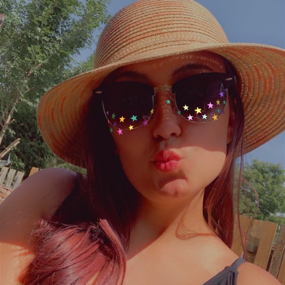 Meet your Posher, Gabrielle - Picture 1 of 1